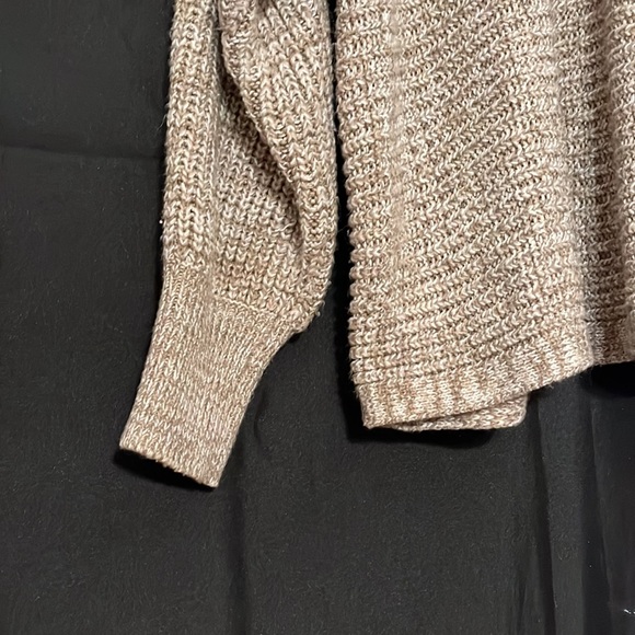 only worn once for family photos, very comfy - Picture 3 of 5